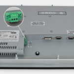 Écrans 17" industriels à montage en rack à usage industriel et écrans tactiles robustes IP20, vue sortie de câble CC