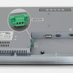Écrans 19" à montage encastrable en façade à usage industriel et écrans tactiles robustes homologués IP65/IP66, vue sortie câble CC