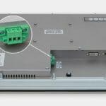 Écrans 22" à large écran à montage encastrable en façade pour usage industriel et écrans tactiles robustes IP65/IP66, vue sortie de câble CC