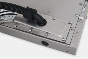 Serre-câbles IP65/IP66 avec option de cache pour sortie de câbles sous goulotte pour les écrans industriels à montage encastrable universel